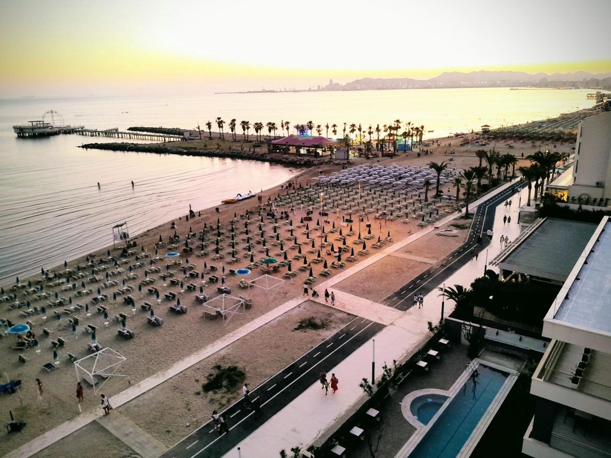 Turtle Apartment Durrës Esterno foto